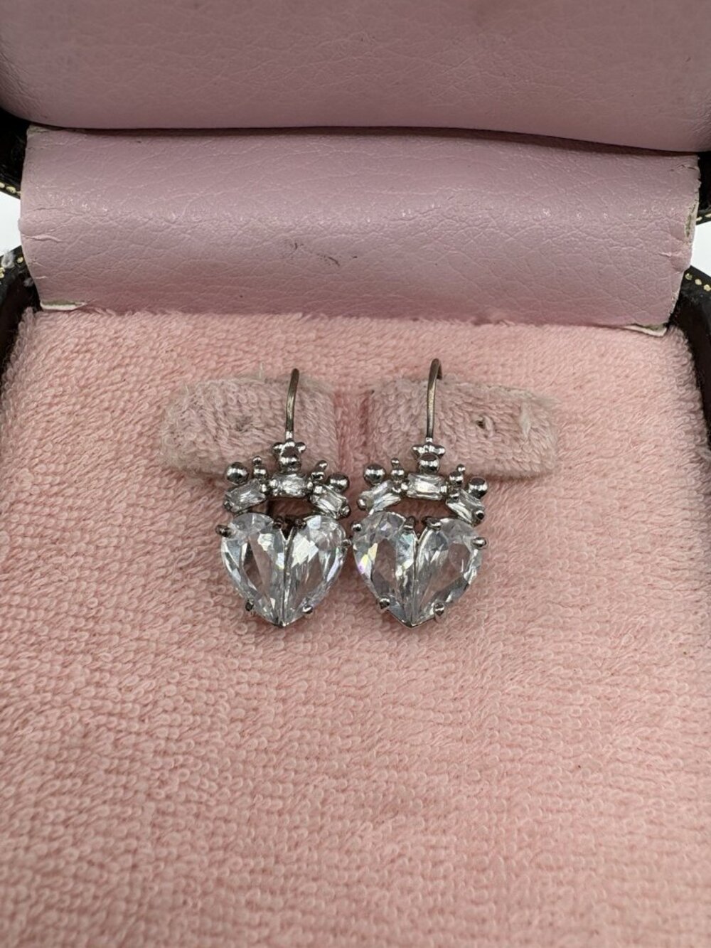 Y2K Juicy Couture Silver Tone White Crystal Heart Dangle Earrings In Box READ - Picture 2 of 5